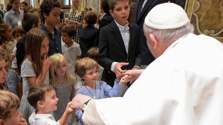 Папа за малодшым пакаленнем сям'і Мэла