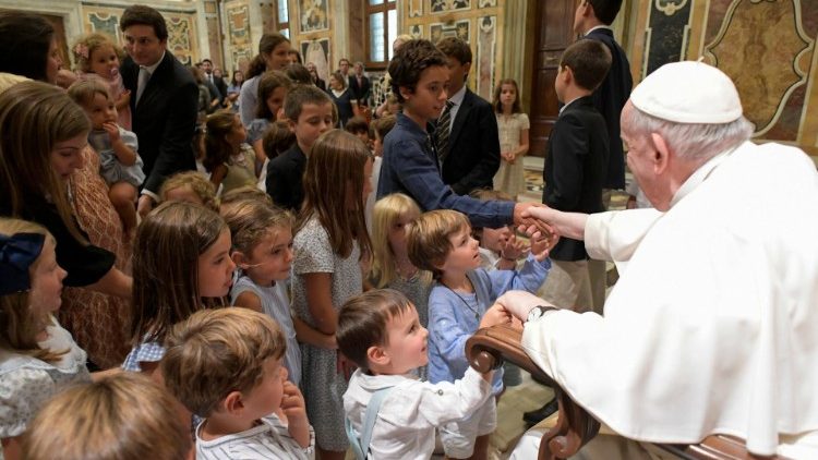Папа Франциск на встрече с семьёй Педро Марии Гимарайнш де Мелло