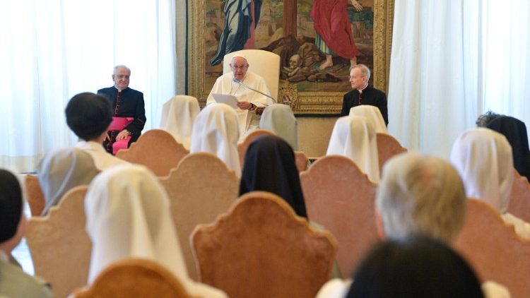 Udienza del papa ai partecipanti al Capitolo Generale delle Figlie della Carità Canossiane