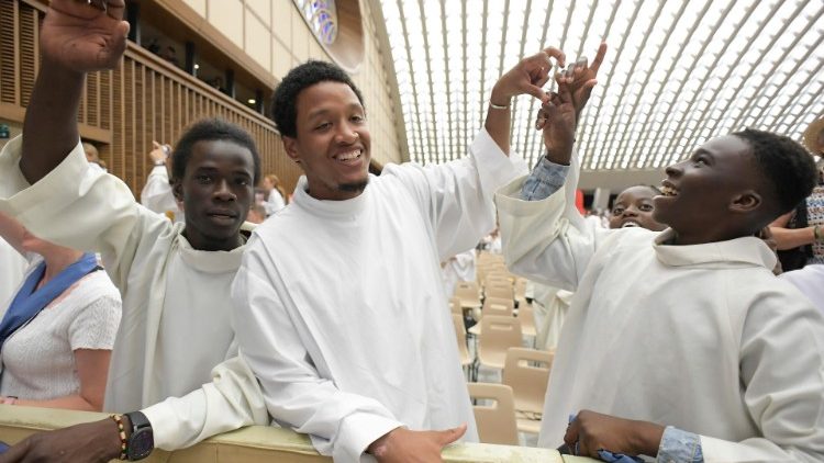 Papa amekutana mjini Vatican na wahudumu wa altare zaidi ya 1000 kutoka nchini Ufaransa 