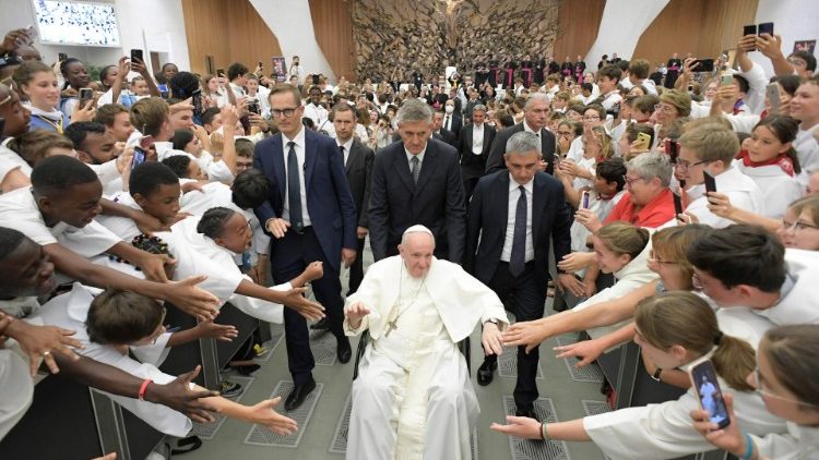 Папа Франциск на встрече с французскими министрантами (Ватикан, 26 августа 2022 г.)