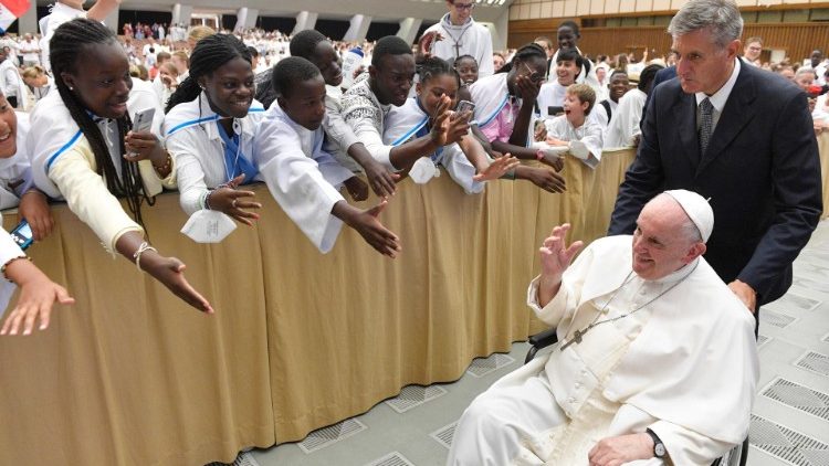 Il Papa tra i ragazzi 