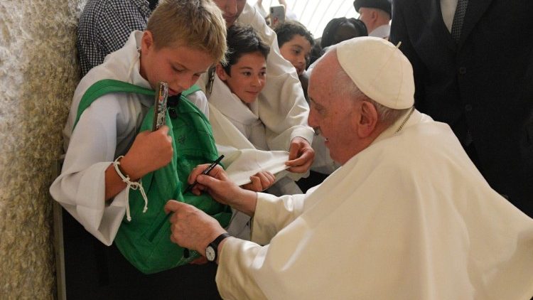 Il Papa tra i ragazzi 