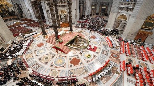 Папа призвал новых кардиналов делиться огнём Божьей любви