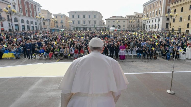 Ferenc pápa lelkipásztori látogatása L'Aquilában 13 évvel a földrengés után