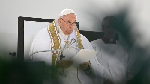 No Angelus, o Papa reza pelo Paquistão e pela Paz
