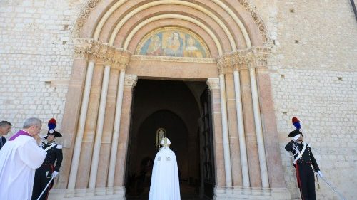 Pope Francis opens Holy Door of Celestinian Pardon in L'Aquila