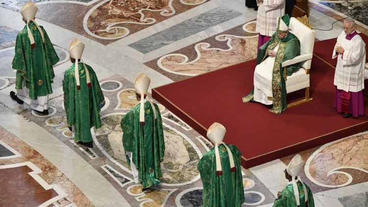 Il Papa e alcuni cardinali