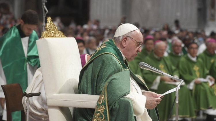 Papst Franziskus bei der Messe mit den Kardinälen