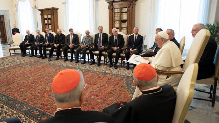 Papież Franciszek podczas spotkania z delegacją Zakonu Maltańskiego