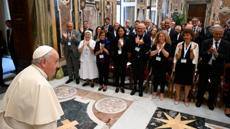 Папа с благотворителями проекта "Открытые больницы"