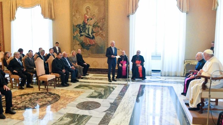 O Papa com a delegação da Caritas da Espanha