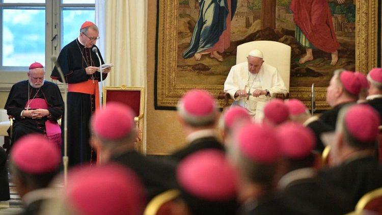 Papa Francisc primind în audiență reprezentanții pontificali, însoțiți de cardinalul secretar de stat Pietro Parolin