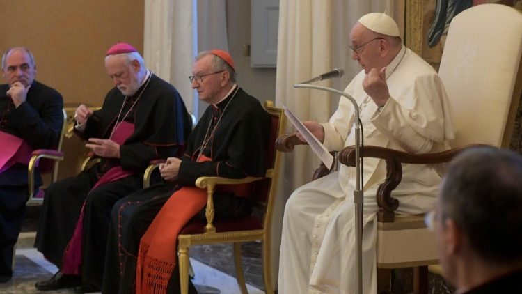 Papst Franziskus beim Treffen mit den Vatikandiplomaten