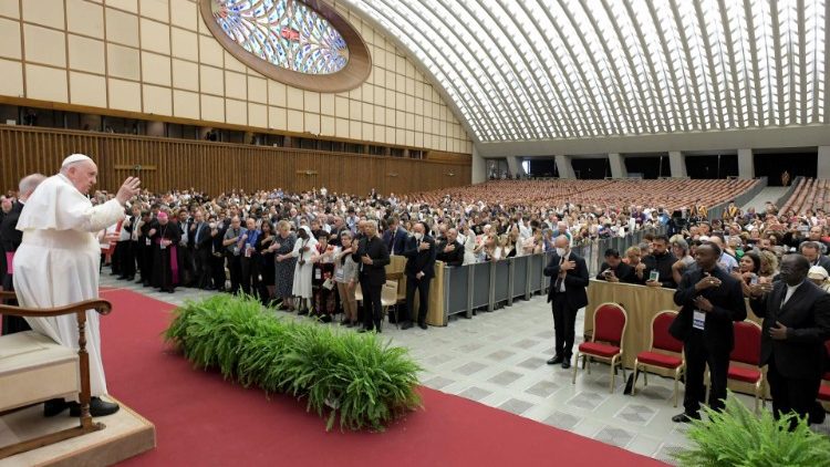 Папа Франциск на встрече с делегатами III Международного конгресса катехизаторов (Ватикан, 10 сентября 2022 г.)
