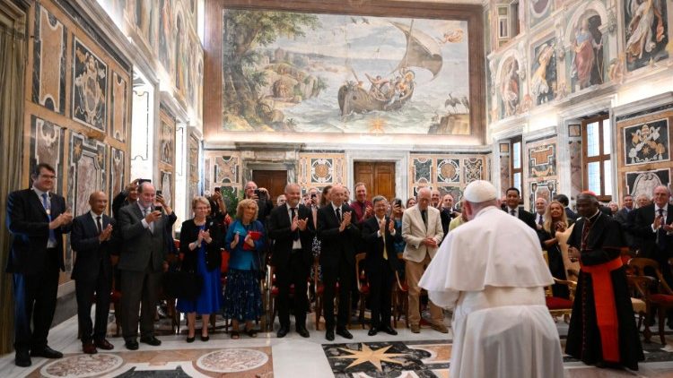 Popiežius ir Popiežiškosios mokslų akademijos nariai 