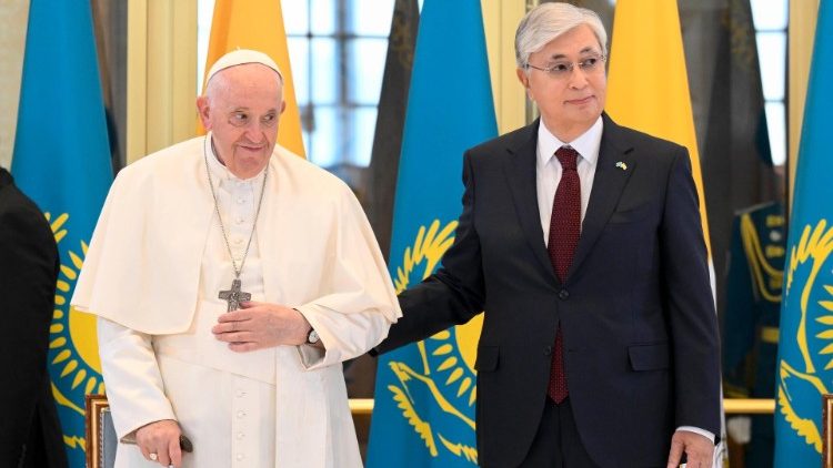 El Papa Francisco junto al Presidente de Kazajistán, Sr. Kasim-Yomart Tokaev