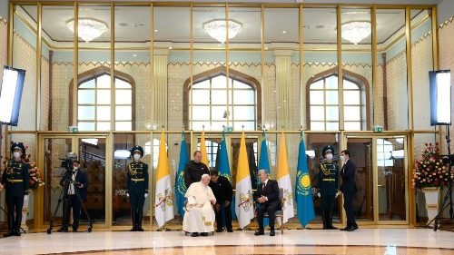 VIDEO Sprejemna slovesnost  v predsedniški palači v Nur-Sultanu