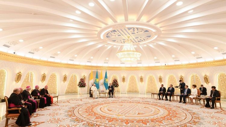Interior del Palacio presidencial de Kazajistán