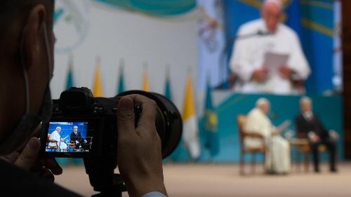 VIDEO Povzetek prvega dne papeževega apostolskega potovanja v Kazahstanu