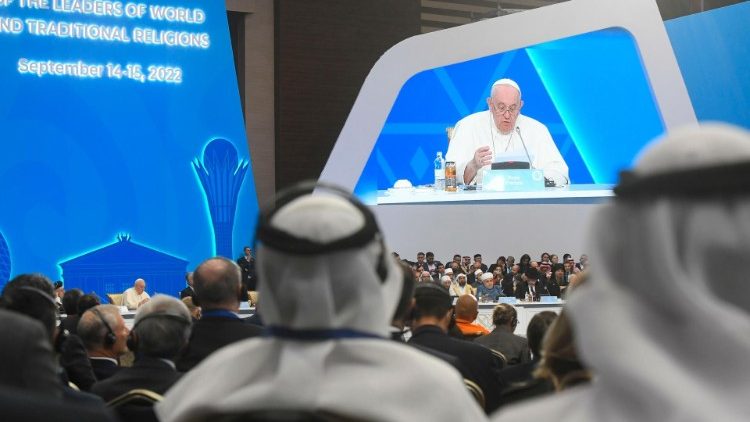 Papež med govorom na 7. kongresu voditeljev svetovnih in tradicionalnih verstev.