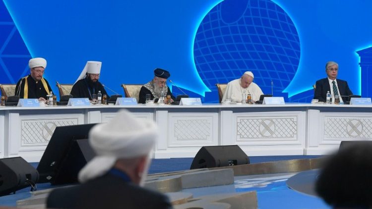 Papa Francisc în Kazahstan, la deschiderera celui de-al VII-lea Congres al liderilor religiilor mondiale și tradiționale, miercuri, 14 septembrie 2022 