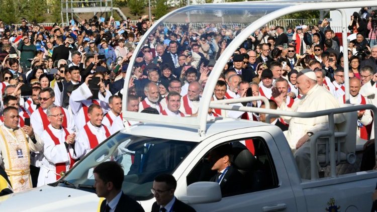 Pope Francis arrivng for the Holy Mass at the “Expo grounds”