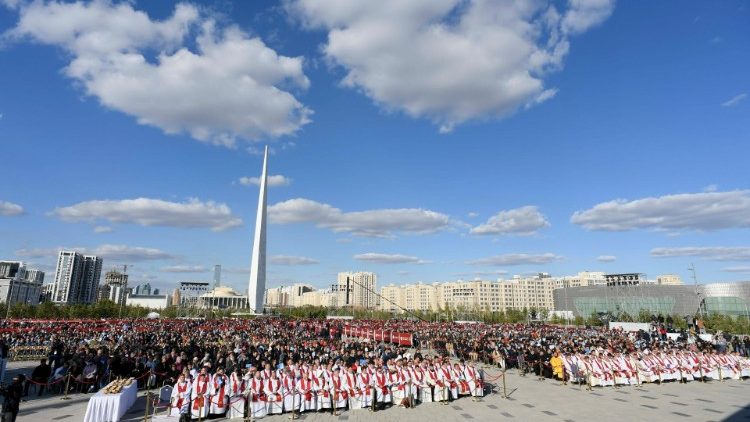 Santa Missa na EXPO Grounds, na Viagem Apostólica ao Cazaquistão