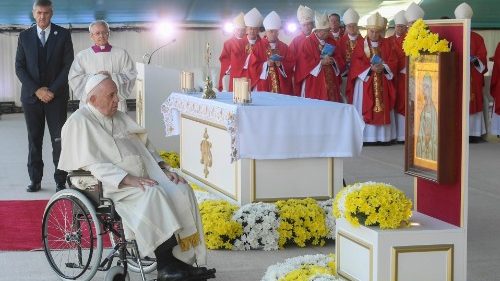 Påvens mässa i Kazakstan: ”På korset ger Jesus oss en ny horisont”