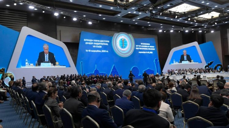 Beim Abschluss des VII. Kongresses der Weltreligionen in Kasachstan