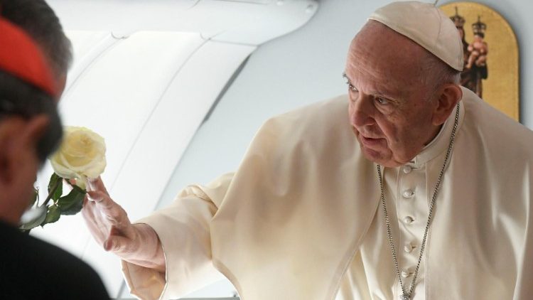 El Papa Francisco en el vuelo de regreso de Kazajistán