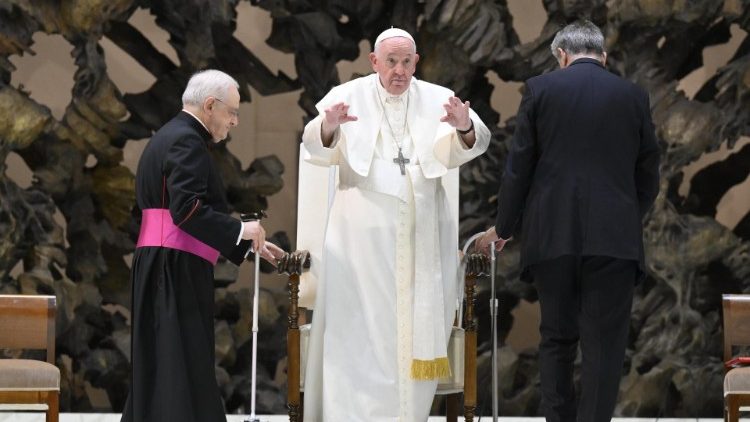 Папа Франциск на встрече с делегатациями итальянских епархий (Ватикан, Зал Павла VI, 17 сентября 2022 г.)