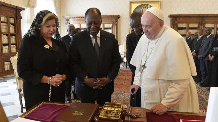 Папа Франциск на встрече с президентом Республики Кот-д’Ивуар (17 сентября 2022 г.)