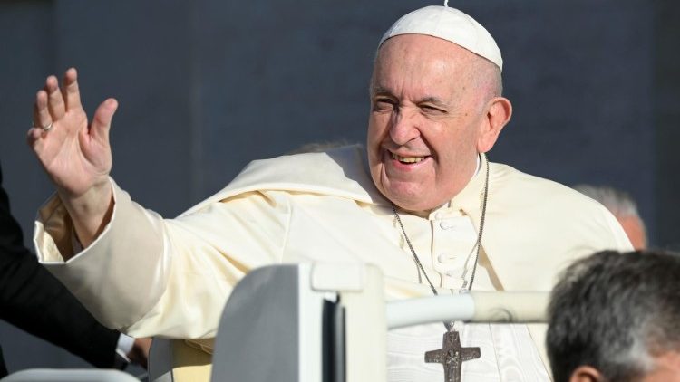 Na "escola do Evangelho" pode-se encontrar "a luz e o apoio para o caminho", disse o Pontífice