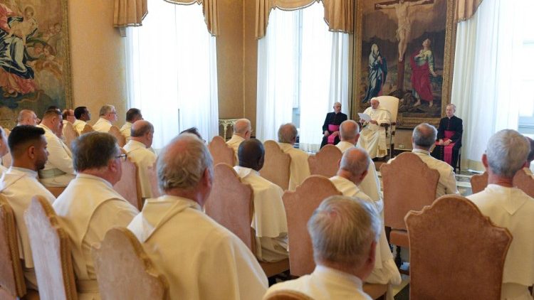 Папа Франциск на встрече с премонстрантами (норбертанцами) (Ватикан, 22 сентября 2022 г.)