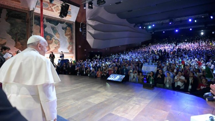 El Papa Francisco en Asís junto a los jóvenes de la Economía de Francisco