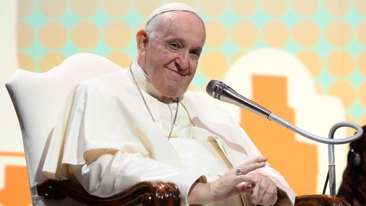 En el anterior encuentro sinodal entre el Papa y los estudiantes universitarios de las Américas, el Pontífice reconoció que le hacen bien estos espacios de diálogo con los jóvenes.