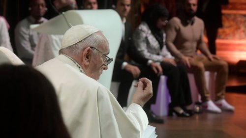 Il Papa ad Assisi: serve una nuova economia che ascolti il grido dei poveri e della terra