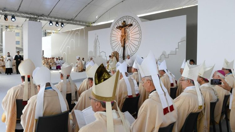 Papa Francesco celebra la messa a Matera a conclusione del Congresso Eucaristico 