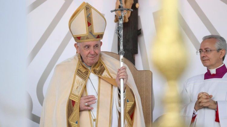 Papež Frančišek med sveto mašo v Materi na 27. evharističnem nacionalnem kongresu.