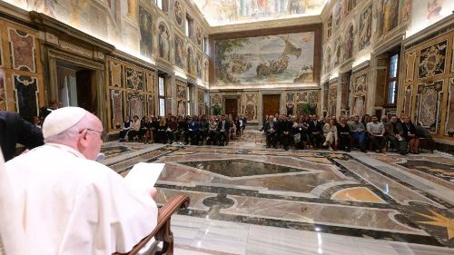 Папа: школи та університети – місця не лише навчання, але й зустрічі та інтеграції