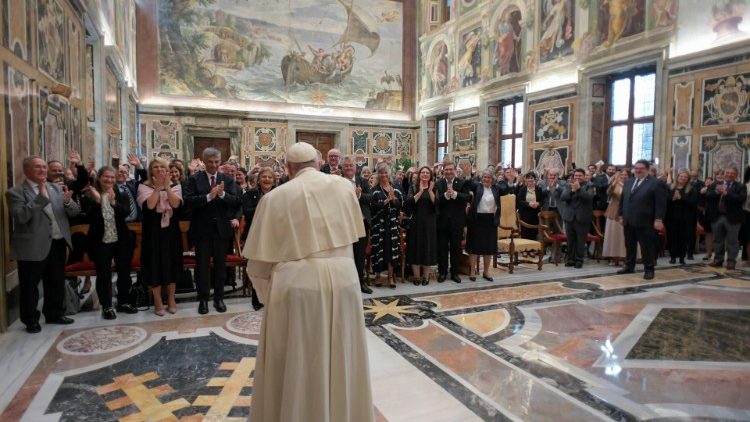 Audience du Pape François aux membres de la Fraternité des Groupes Saint Thomas d'Aquin, le 30 septembre 2022 en Salle Clémentine du Palais apostolique. 