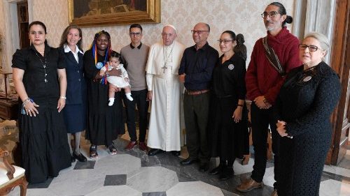 Papa recebe vítimas do conflito armado na Colômbia
