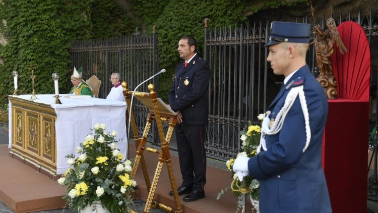 Popiežius aukojo šv. Mišias Vatikano žandarmerijos korpuso nariams