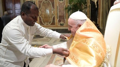 Papst-Plädoyer für eine Heiligkeit mit Sinn für Humor