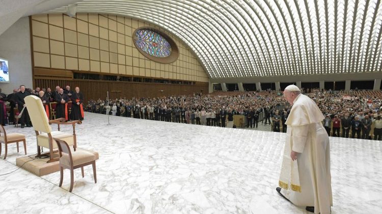 O Papa na Sala Paulo VI com a Comunidade Salesiana