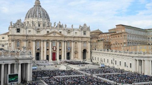 Messe de canonisation: l'exclusion des migrants est criminelle, dit le Pape