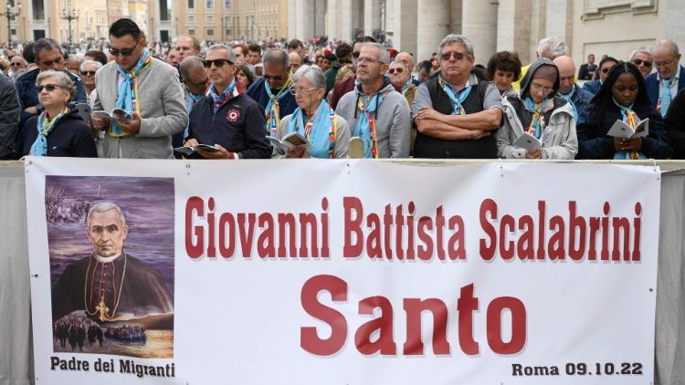The faithful gathered in St. Peter's Square, 9 October, 2022