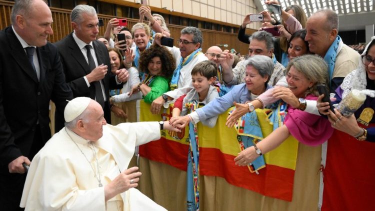 Папа Франциск на частной аудиенции в Зале Павла VI (10 октября 2022 г.)