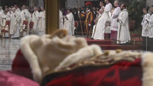 Påven vid mässan: "Andra Vatikankonciliet lär oss se på kyrkan"